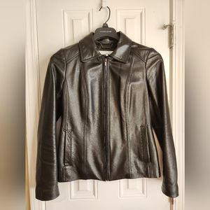 Wilsons Leather black leather jacket with collar (Women's Size Small)
